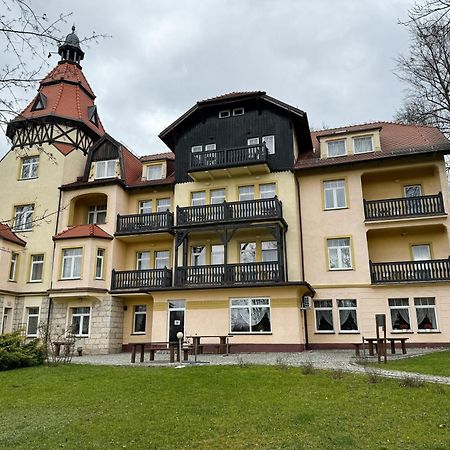 Villa Carmen Kudowa-Zdrój Buitenkant foto