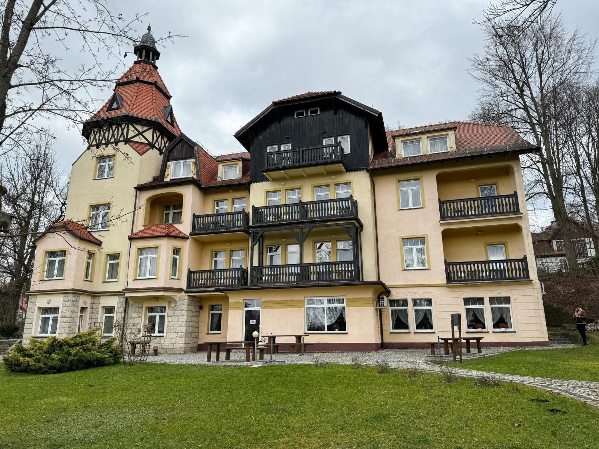 Villa Carmen Kudowa-Zdrój Buitenkant foto