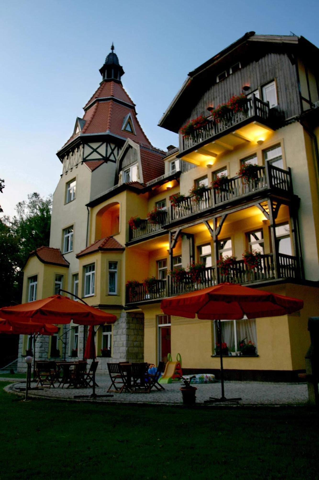 Villa Carmen Kudowa-Zdrój Buitenkant foto